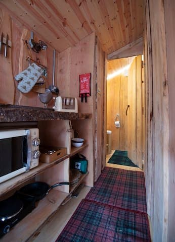 Well-equipped kitchen with space to lift out equipment to use, then stow it away, to make the best use of space