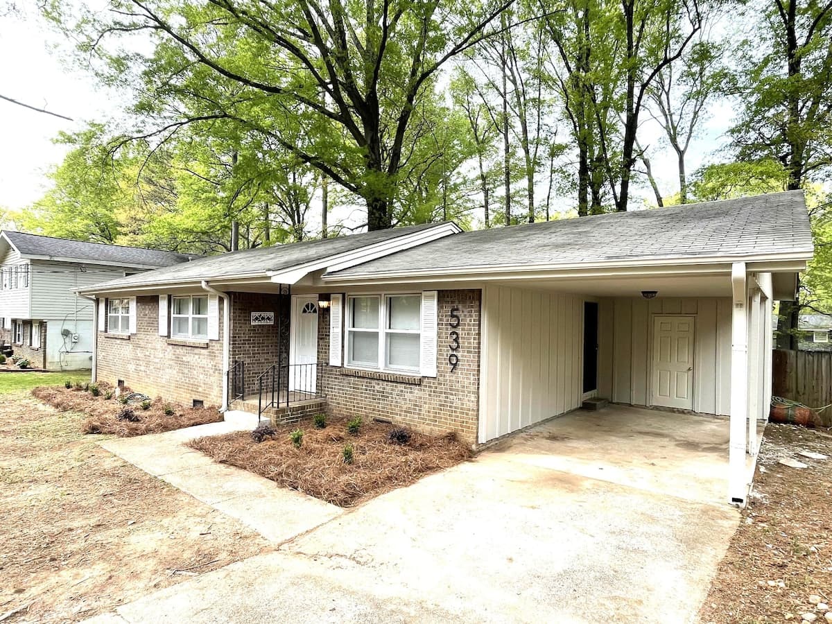 Front Exterior & Carport