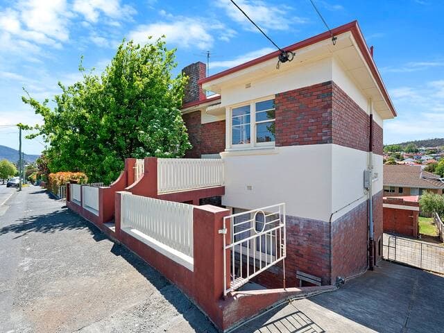 Montagu Apartments Top Level - Hobart