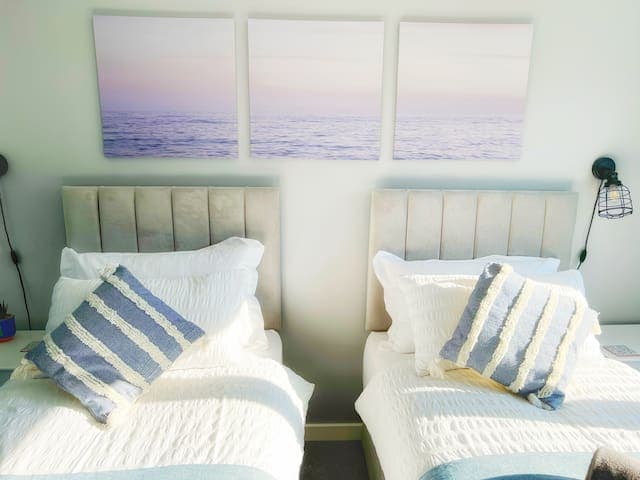 Comfy modern semi-detached | 400Mb WiFi | Parking