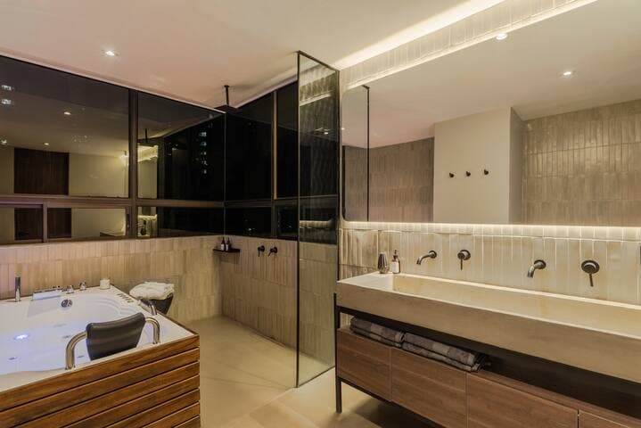CasaOded#5 VIP Jacuzzi Suites & Private Disco Club