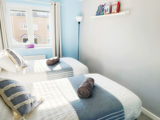 Comfy modern semi-detached | 400Mb WiFi | Parking