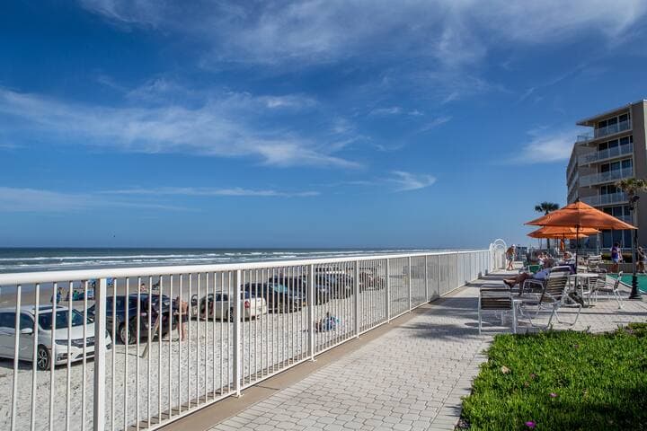 Yes, we are on the drive side. Usually cars on the weekends, with little during the week. Can buy ice cream and food from beach food truck, too!