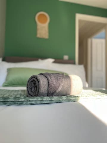 Comfy modern semi-detached | 400Mb WiFi | Parking