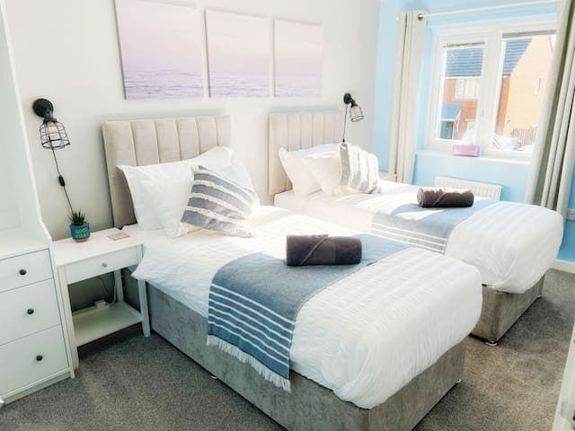 Comfy modern semi-detached | 400Mb WiFi | Parking