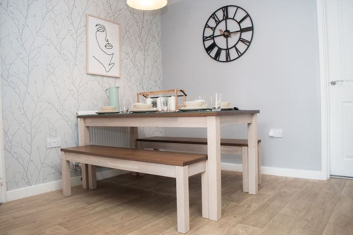 Comfy modern semi-detached | 400Mb WiFi | Parking