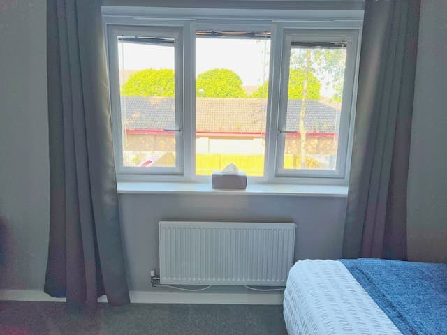 Comfy modern semi-detached | 400Mb WiFi | Parking