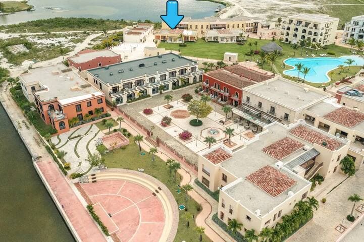 Walk to Dining, Shopping, Pool, Marina Sunset View