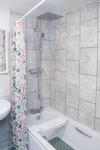 Comfy modern semi-detached | 400Mb WiFi | Parking