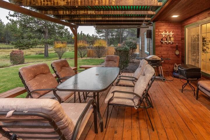 Riverfront,Hot Tub,Cali King, Canoe, Paddle Boards