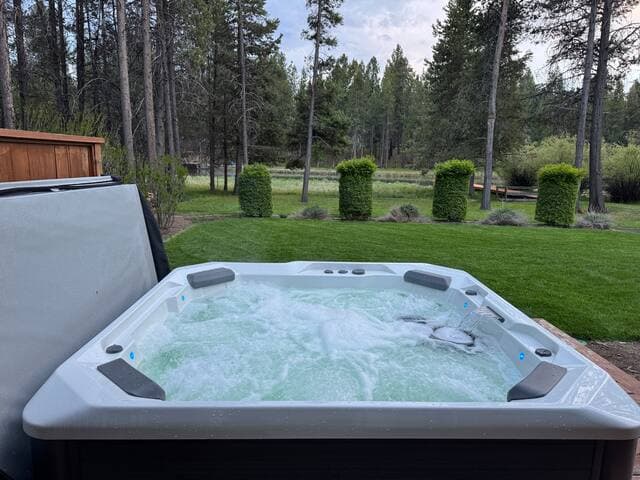 Riverfront,Hot Tub,Cali King, Canoe, Paddle Boards