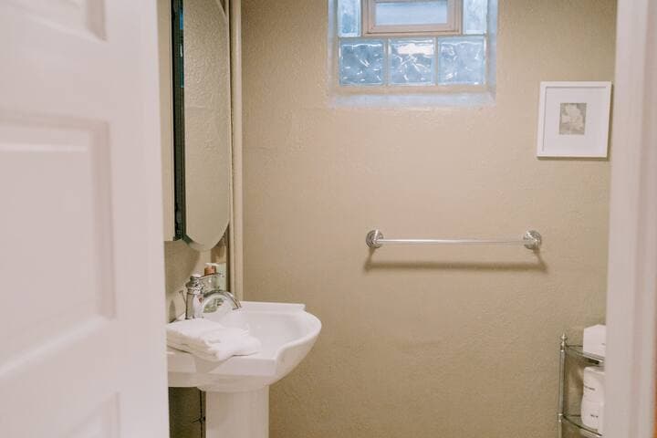 Hillcrest House: Elegance in the Heart of Highland