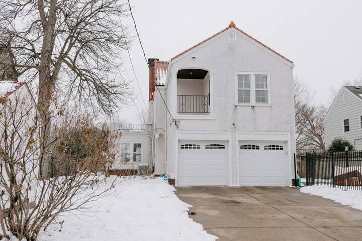 Hillcrest House: Elegance in the Heart of Highland