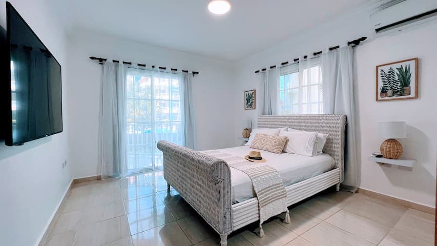 A spacious master bedroom to help you rest and relax after taking in the sights.
