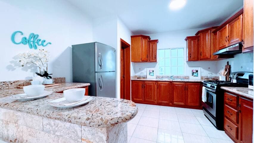 Walk to Beach, Shops, Dining, Pool View, Fast Wifi