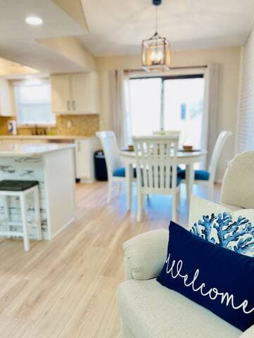 Cozy Beach House, Backyard, Walk to Shore