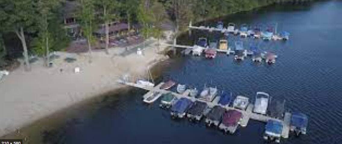 Pocono Retreat -1 Mile to Lake and Skiing!