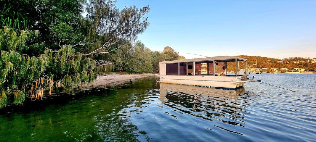 "Amazing hosts and just as amazing location and stay. Thanks guys..... see you again soon." Luke & Alisha 10/23