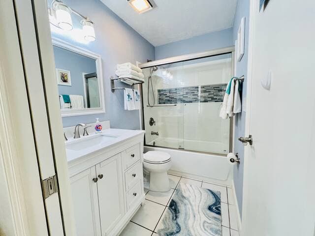 Second bathroom can be entered via the main hallway or second bedroom and features tub/shower.
