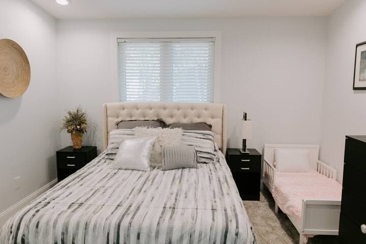 Lakeside Retreat | Modern Stay on Goose Lake