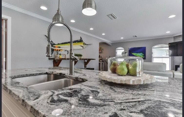 Attention Snowbirds: Beachside Pool House