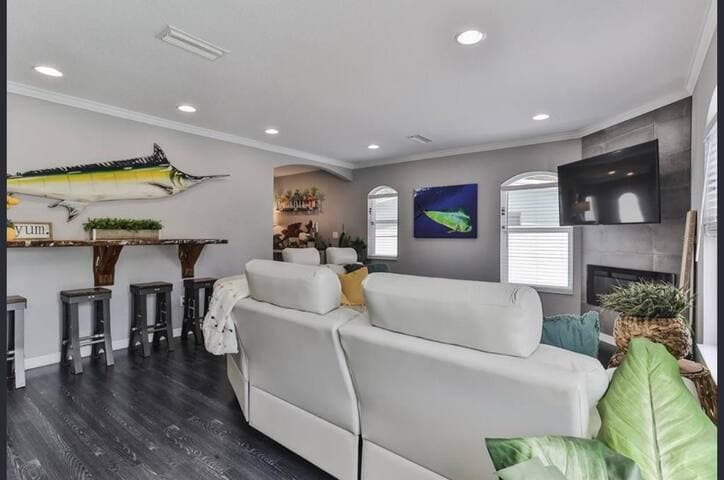 Attention Snowbirds: Beachside Pool House