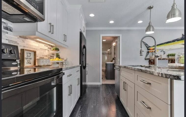 Attention Snowbirds: Beachside Pool House