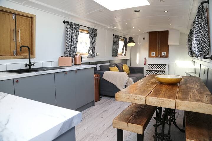 The Liverpool Boat for families, Liverpool Docks