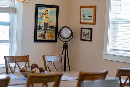 Art throughout the house! Dining table comfortably seats 12, and the bar adds 5, for large groups.