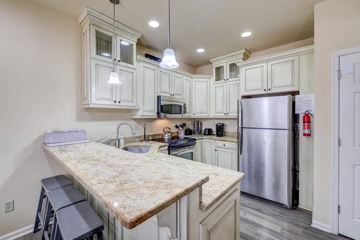 Pocono Retreat -1 Mile to Lake and Skiing!