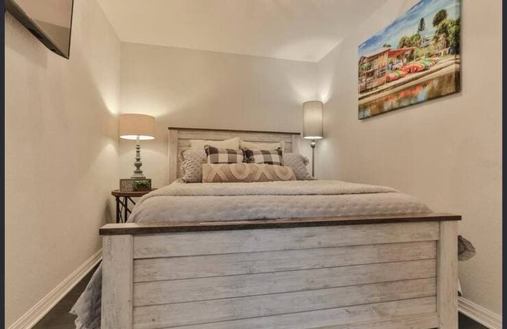 Attention Snowbirds: Beachside Pool House