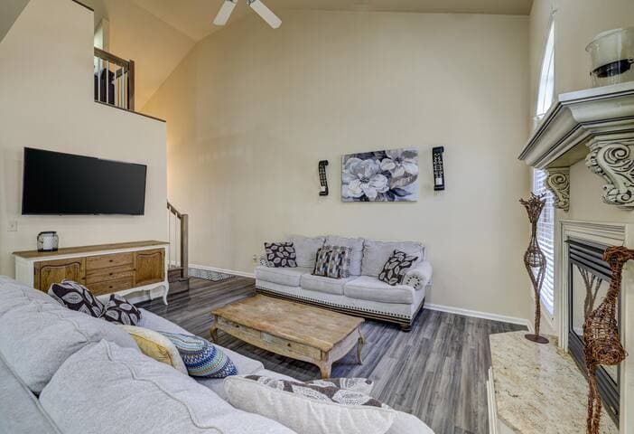 Pocono Retreat -1 Mile to Lake and Skiing!