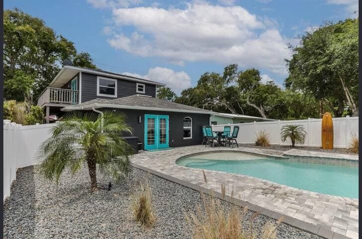 Attention Snowbirds: Beachside Pool House