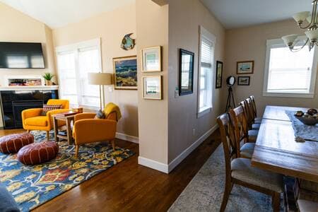 Living room and dining room, great for a large group