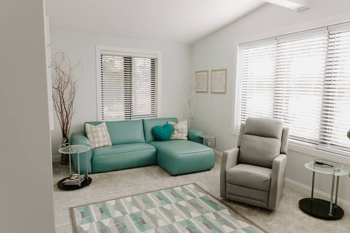 Lakeside Retreat | Modern Stay on Goose Lake