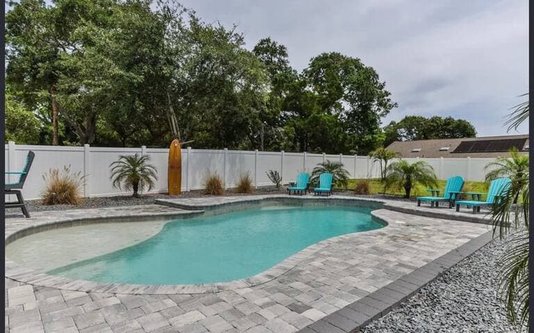 Attention Snowbirds: Beachside Pool House