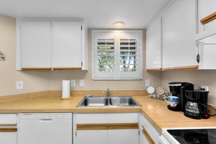 Sea Woods Beachside villa, 3 pools + amenities!