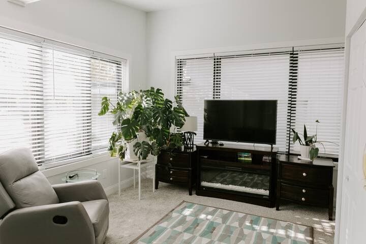 Lakeside Retreat | Modern Stay on Goose Lake