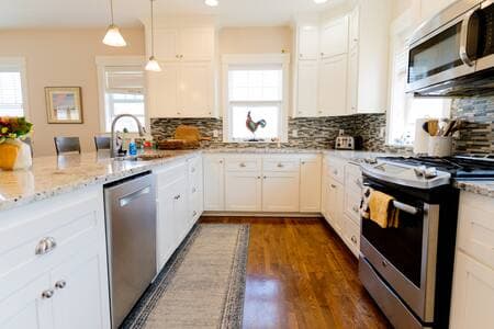 Spacious kitchen can accommodate the chef and helpers! Pretty granite counters too.