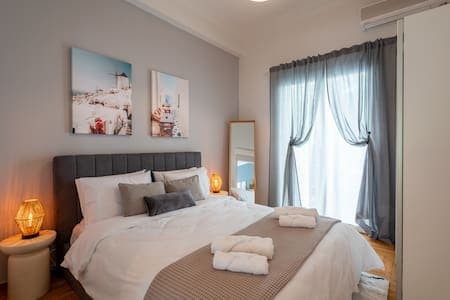 Queen size bed in the second bedroom! Where calm begins and the day ends.