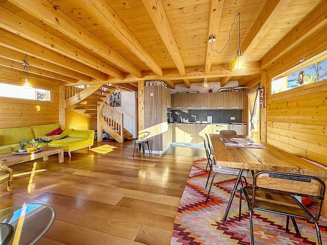 View of the large open-space kitchen / dining room / living room.