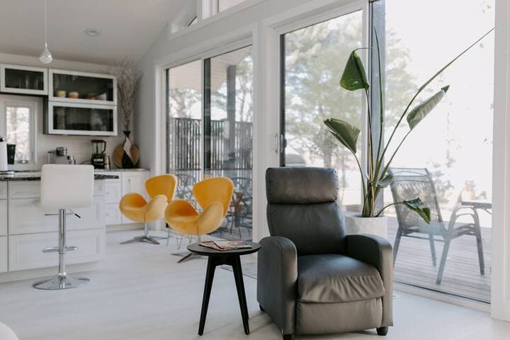 Lakeside Retreat | Modern Stay on Goose Lake