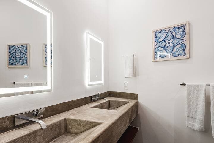 Luxe Penthouse; 2 Pools, Ocean Views at Casa Yaka