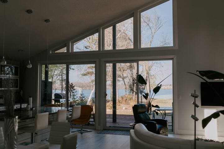 Lakeside Retreat | Modern Stay on Goose Lake