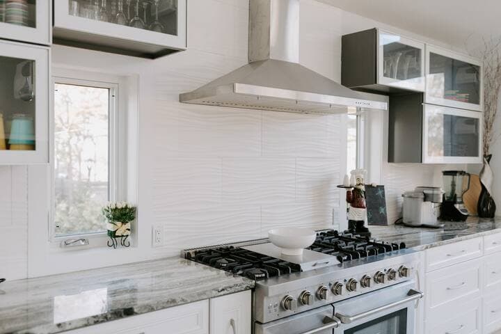 Lakeside Retreat | Modern Stay on Goose Lake