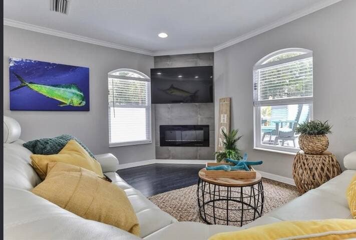 Attention Snowbirds: Beachside Pool House