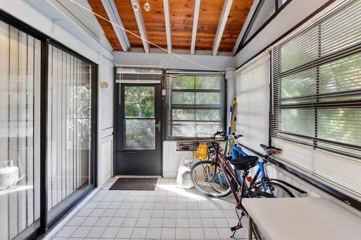 Sea Woods Beachside villa, 3 pools + amenities!