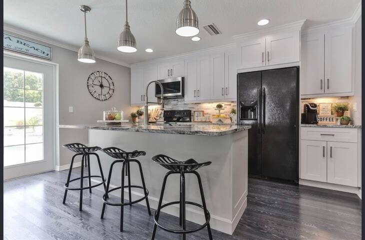 Attention Snowbirds: Beachside Pool House