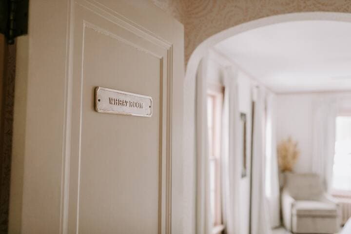 Hillcrest House: Elegance in the Heart of Highland