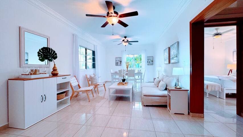 Walk to Beach, Shops, Dining, Pool View, Fast Wifi